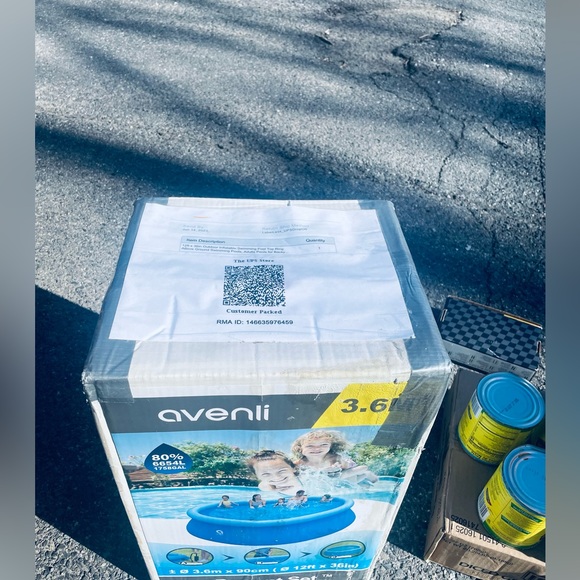 12 ft x 36 in deep inflatable pool - Picture 4 of 4